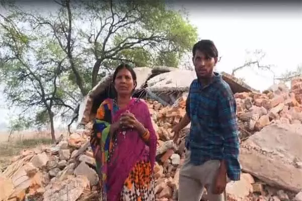 Chhattisgarh News: खाद्य मंत्री के गृह ग्राम में पीएम मोदी के महत्वाकांक्षी योजना पर चला बुलडोजर, हाई कोर्ट ने ये कहा Chhattisgarh News: खाद्य मंत्री के गृह ग्राम में पीएम मोदी के महत्वाकांक्षी योजना पर चला बुलडोजर, हाई कोर्ट ने ये कहा