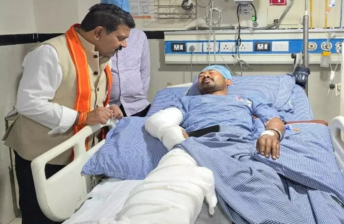 डिप्टी सीएम विजय शर्मा ने घायल जवानों से की मुलाकात, शीघ्र स्वस्थ होने की कामना की