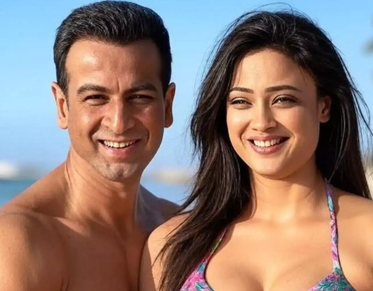 Shweta Tiwari-Ronit Roy: श्वेता और रोनित का डीपफेक फोटो हुआ वायरल, बिकिनी में तस्वीर ऐसी की हाल देख चौंक जाएंगे आप, देखिए...
