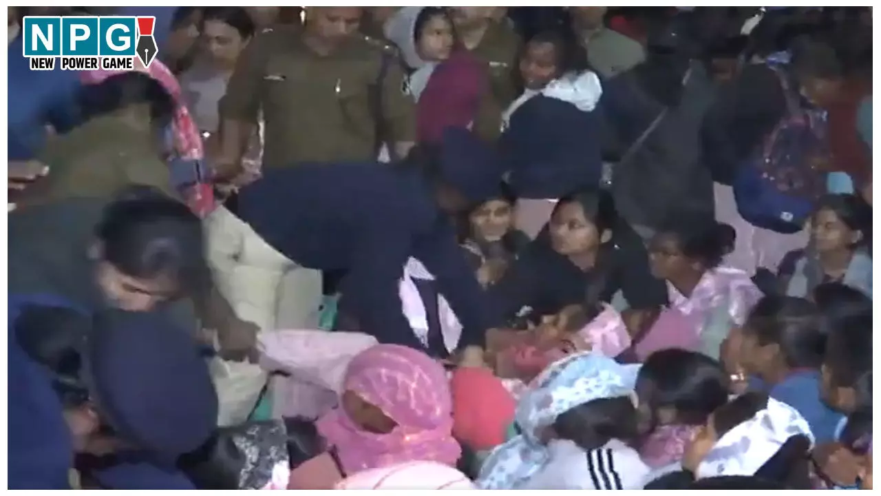 Chhattisgarh B.Ed Teachers Protest: रायपुर में बर्खास्त शिक्षकों ने किया चक्का जाम, देर रात पुलिस ने जबरन हटाया, कई टीचर हिरासत में Chhattisgarh B.Ed Teachers Protest: रायपुर में बर्खास्त शिक्षकों ने किया चक्का जाम, देर रात पुलिस ने जबरन हटाया, कई टीचर हिरासत में