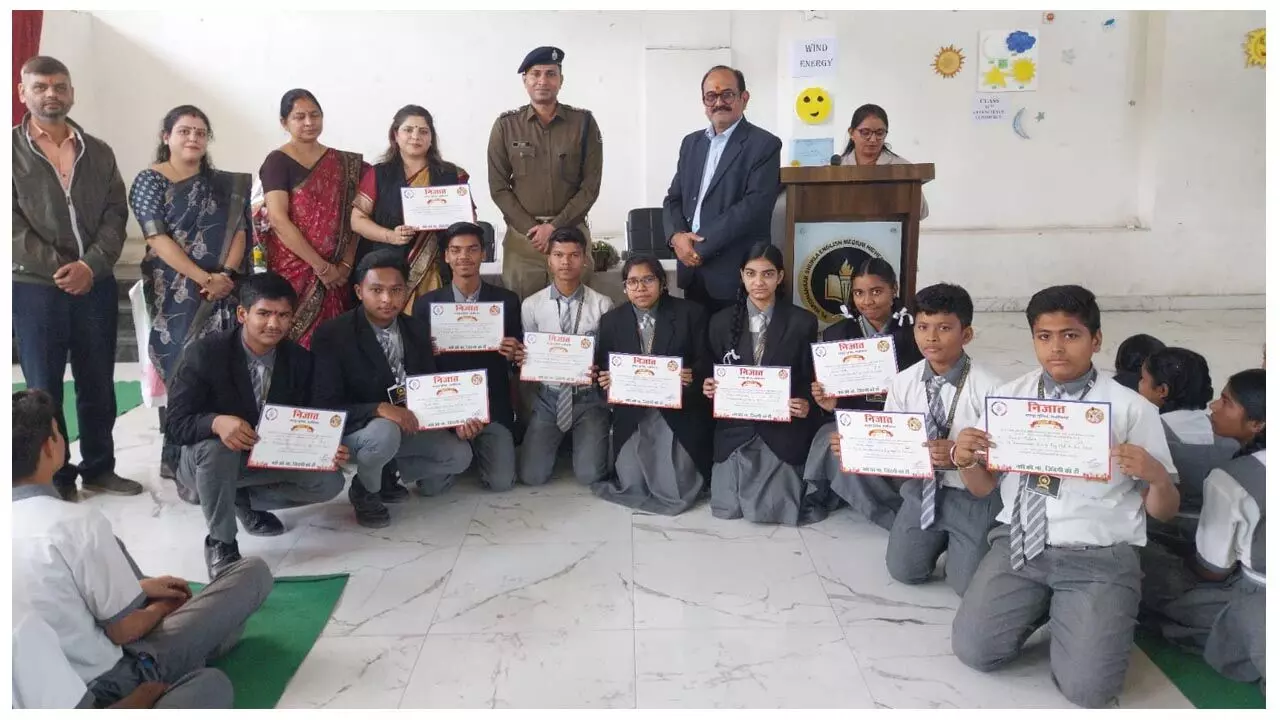 Pandit Harishankar Shukla Higher Secondary School: पंडित हरिशंकर शुक्ला हायर सेकेंडरी स्कूल शंकर नगर में नशा मुक्ति कार्यक्रम का आयोजन किया गया... Pandit Harishankar Shukla Higher Secondary School: पंडित हरिशंकर शुक्ला हायर सेकेंडरी स्कूल शंकर नगर में नशा मुक्ति कार्यक्रम का आयोजन किया गया...