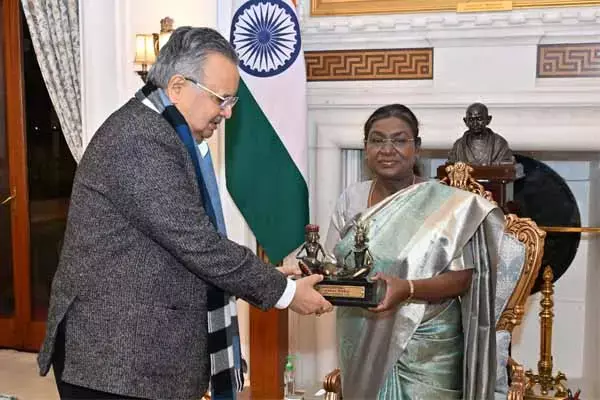 CG News: स्‍पीकर डॉ. रमन सिंह ने की राष्‍ट्रपति से मुलाकात: अप्रैल के पहले सप्‍ताह में छत्‍तीसगढ़ आएंगी राष्‍ट्रपति मुर्मू