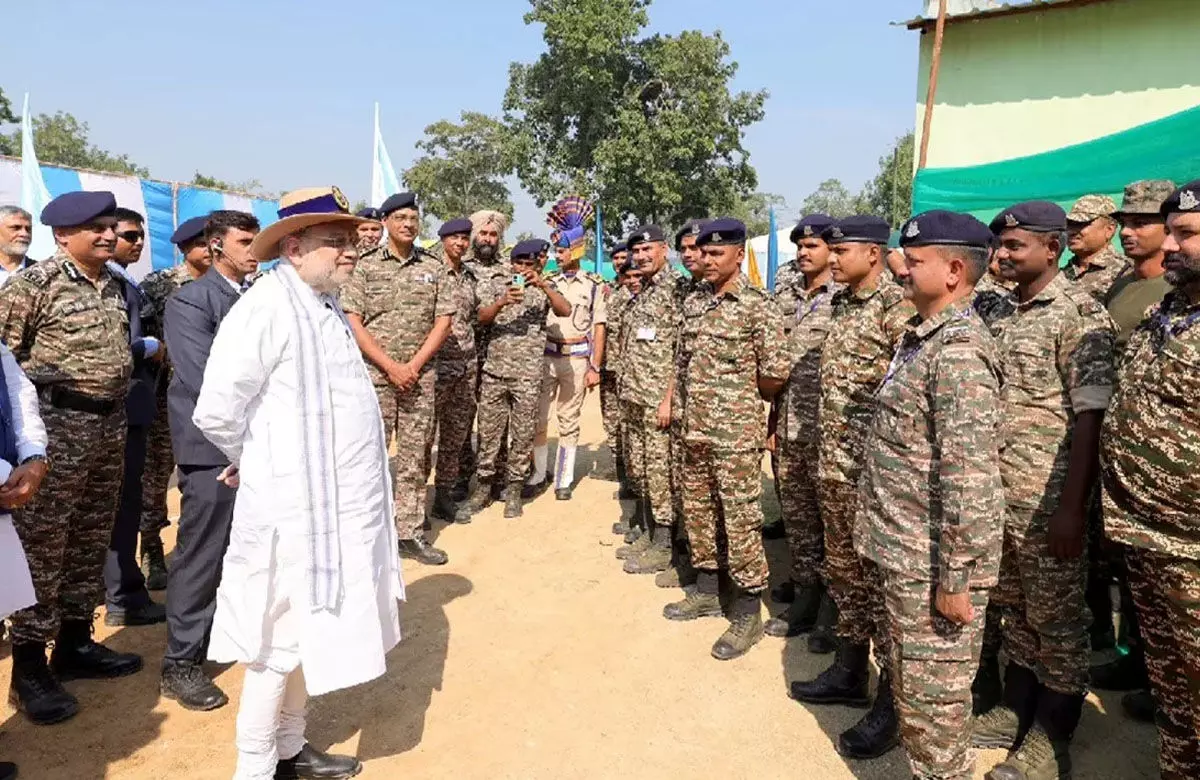 Chhattisgarh Naxal News: गृह मंत्री अमित शाह ने थपथपाई छत्तीसगढ़ के जवानों की पीठ, सीएम विष्णुदेव बोले-नक्सलवाद की जड़ें अब पूरी तरह कमजोर... Chhattisgarh Naxal News: गृह मंत्री अमित शाह ने थपथपाई छत्तीसगढ़ के जवानों की पीठ, सीएम विष्णुदेव बोले-नक्सलवाद की जड़ें अब पूरी तरह कमजोर...