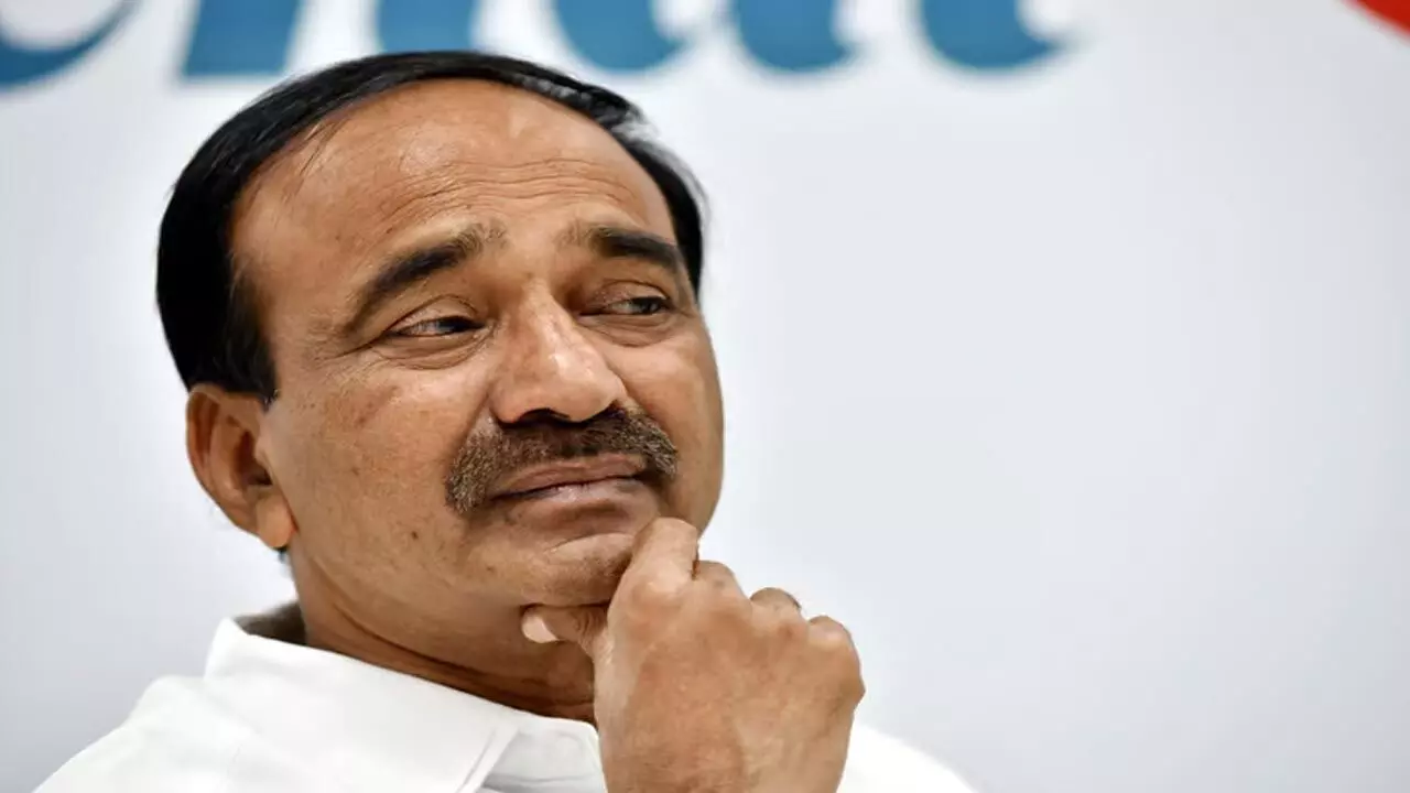 BJP MP Eatala Rajender Viral Video: BJP सांसद ने रियल एस्टेट ब्रोकर को मारा थप्पड़, वीडियो सोशल मीडिया में वायरल, जानें क्या है पूरा मामला... BJP MP Eatala Rajender Viral Video: BJP सांसद ने रियल एस्टेट ब्रोकर को मारा थप्पड़, वीडियो सोशल मीडिया में वायरल, जानें क्या है पूरा मामला...