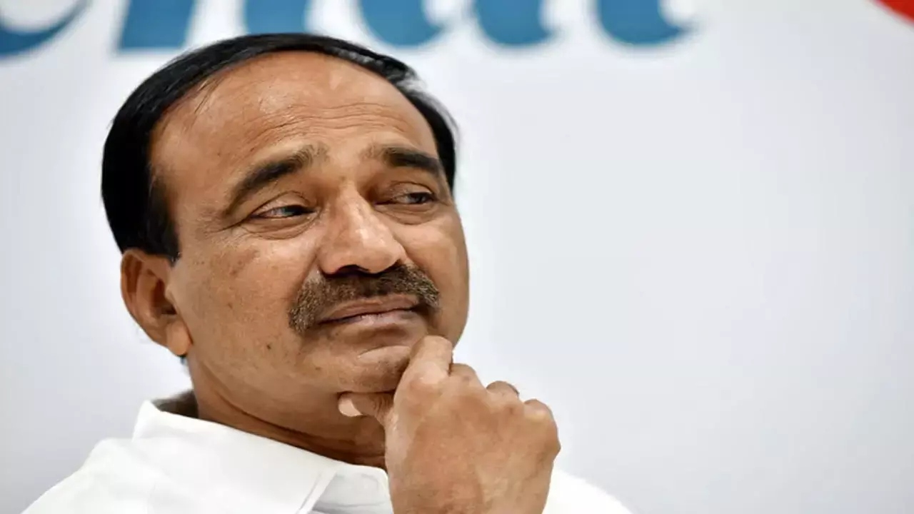 BJP MP Eatala Rajender Viral Video: BJP सांसद ने रियल एस्टेट ब्रोकर को मारा थप्पड़, वीडियो सोशल मीडिया में वायरल, जानें क्या है पूरा मामला... BJP MP Eatala Rajender Viral Video: BJP सांसद ने रियल एस्टेट ब्रोकर को मारा थप्पड़, वीडियो सोशल मीडिया में वायरल, जानें क्या है पूरा मामला...