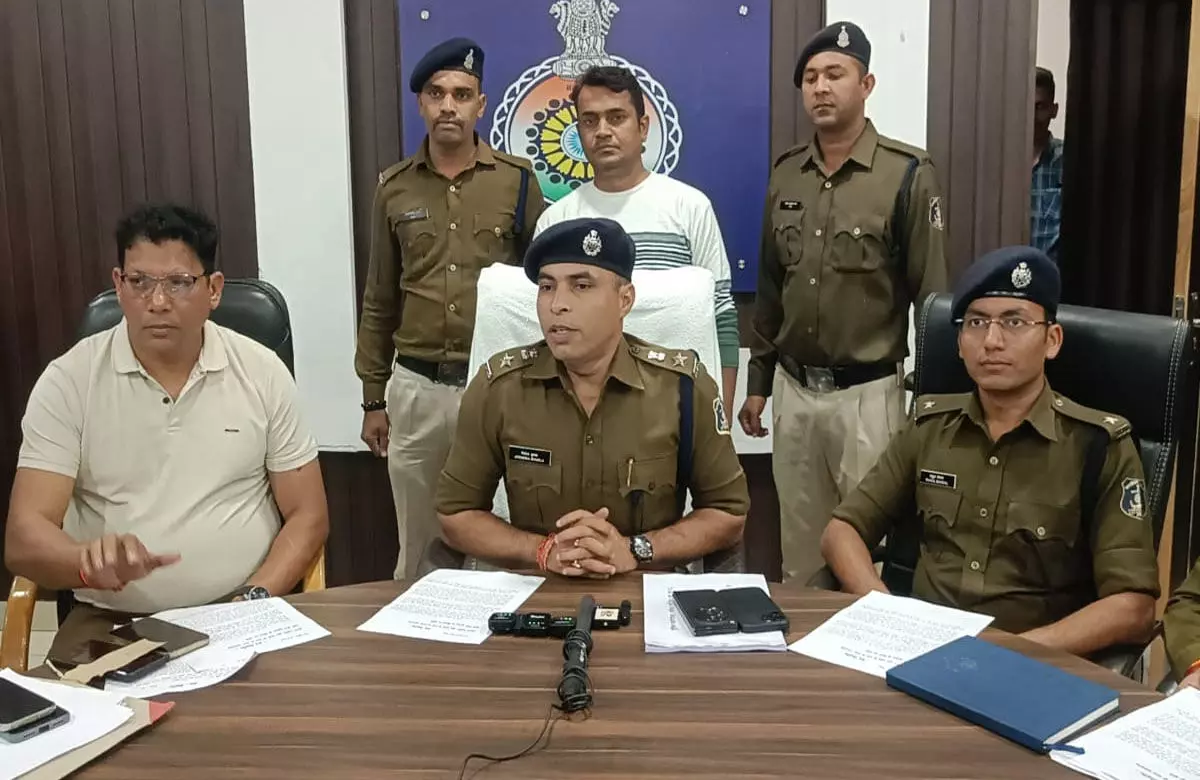 Durg News: बिल्डर्स से पत्नी का अवैध संबंध का शक, कंप्यूटर इंजीनियर ने यूट्यूब से देखकर बनाया बम और किया कार में ब्लास्ट... Durg News: बिल्डर्स से पत्नी का अवैध संबंध का शक, कंप्यूटर इंजीनियर ने यूट्यूब से देखकर बनाया बम और किया कार में ब्लास्ट...