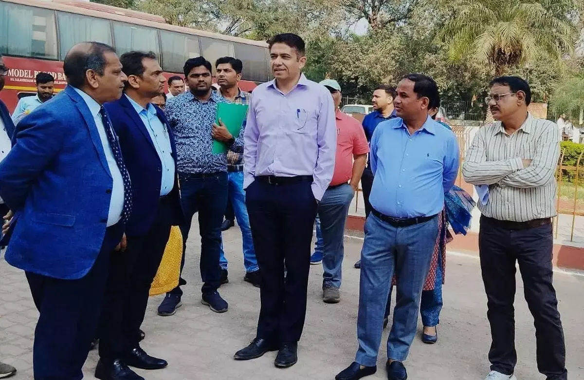 IAS Amit Kataria: स्वास्थ्य सचिव अमित कटारिया निकले अस्पतालों के निरीक्षण में, की समीक्षा बैठक, योजनाओं के लिए मास्टर प्लान बनाने के दिए निर्देश