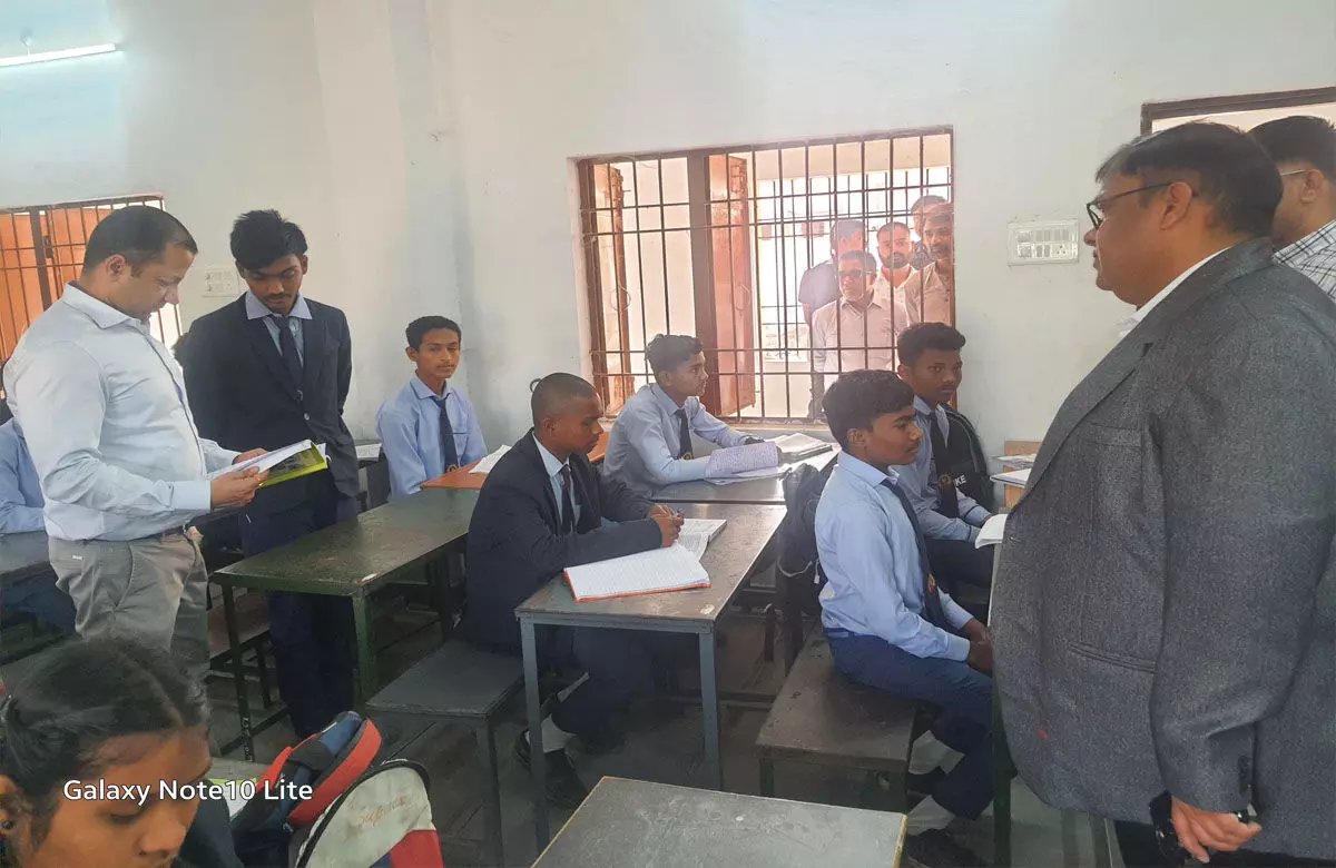CG School News: स्कूल शिक्षा सचिव सिद्धार्थ कोमल सिंह परदेशी ने संस्कृत विद्यापीठ का किया अवलोकन CG School News: स्कूल शिक्षा सचिव सिद्धार्थ कोमल सिंह परदेशी ने संस्कृत विद्यापीठ का किया अवलोकन