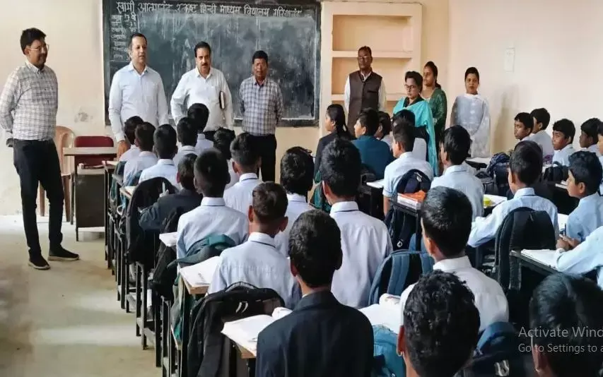 Chhattisgarh Teacher News: स्कूल शिक्षा सचिव ने किया स्कूलों का इंस्पेक्शन, गुणवत्ताहीन शिक्षा पर भड़के, दो शिक्षक निलंबित, दो को नोटिस...