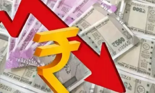 Dollar Vs Rupees: रुपये में रिकॉर्ड गिरावट, डॉलर के मुकाबले पहली बार 87 रुपये के सबसे निचले स्तर पर पहुंचा
