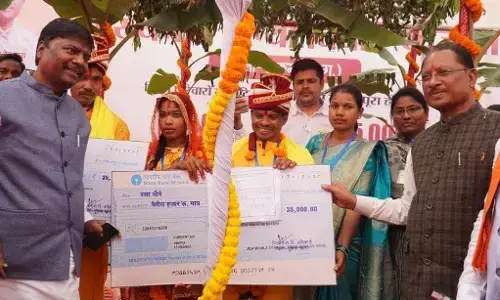 प्रेम और भरोसे से हारी हिंसाः बस्तर की जिन वादियों में कभी गूंजती थी बंदूकें, अब वहां गूंज रही शहनाई