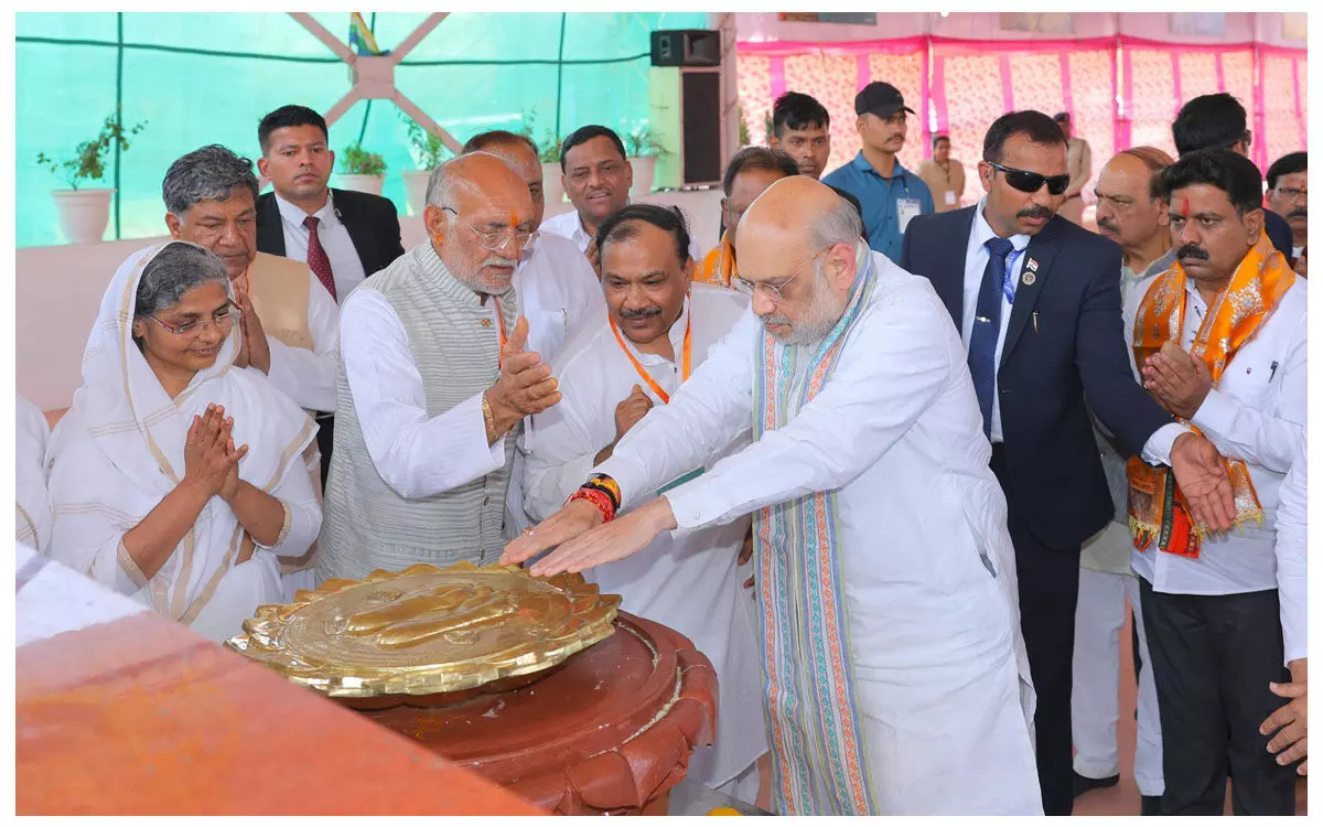 Amit Shah: केन्द्रीय गृह मंत्री अमित शाह आचार्य विद्यासागर महाराज के ‘प्रथम समाधि स्मृति महोत्सव’ में हुए शामिल, बोले-विद्यासागर महाराज एक युग पुरुष थे... Amit Shah: केन्द्रीय गृह मंत्री अमित शाह आचार्य विद्यासागर महाराज के ‘प्रथम समाधि स्मृति महोत्सव’ में हुए शामिल, बोले-विद्यासागर महाराज एक युग पुरुष थे...