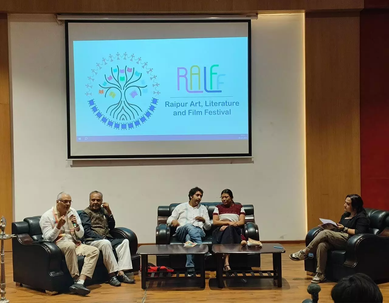 Raipur Film Festival: फ़िल्म फेस्टिवल में द फर्स्ट फिल्म को बेस्ट फिल्म, पीयूष ठाकुर को बेस्ट डायरेक्टर अवॉर्ड... Raipur Film Festival: फ़िल्म फेस्टिवल में द फर्स्ट फिल्म को बेस्ट फिल्म, पीयूष ठाकुर को बेस्ट डायरेक्टर अवॉर्ड...