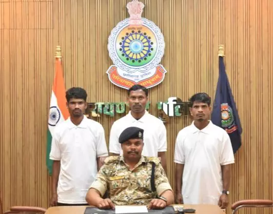 Narayanpur News: तीन नक्सलियों ने किया आत्म समर्पण, माड़ बचाओ अभियान की दिखने लगी चमकदार तस्वीर Narayanpur News: तीन नक्सलियों ने किया आत्म समर्पण, माड़ बचाओ अभियान की दिखने लगी चमकदार तस्वीर