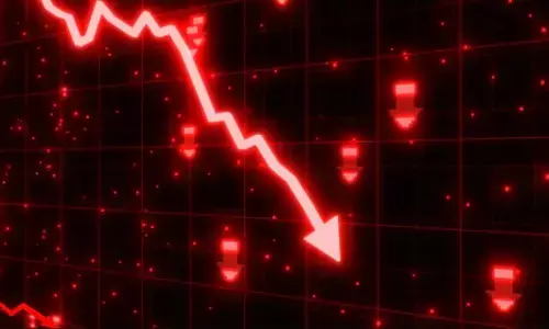 Stock Market Updates: अमेरिकी टैरिफ के असर से सेंसेक्स-निफ्टी में गिरावट, सेंसेक्स 500 अंक टूटा, निफ्टी 23400 के नीचे