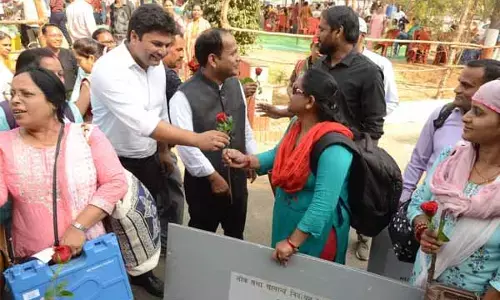 CG Election 2025: ईवीएम के साथ मतदान केंद्रों में पहुंचा दल, मतदान कल: 44 लाख 74 हजार से ज्‍यादा मतदाता करेंगे शहर सरकार का फैसला