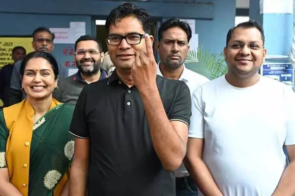 वित्त मंत्री ओपी चौधरी ने बाल मंदिर, रायगढ़ मतदान केंद्र क्रमांक 62 पर जाकर अपने मताधिकार का उपयोग किया। वित्त मंत्री ओपी चौधरी ने बाल मंदिर, रायगढ़ मतदान केंद्र क्रमांक 62 पर जाकर अपने मताधिकार का उपयोग किया।