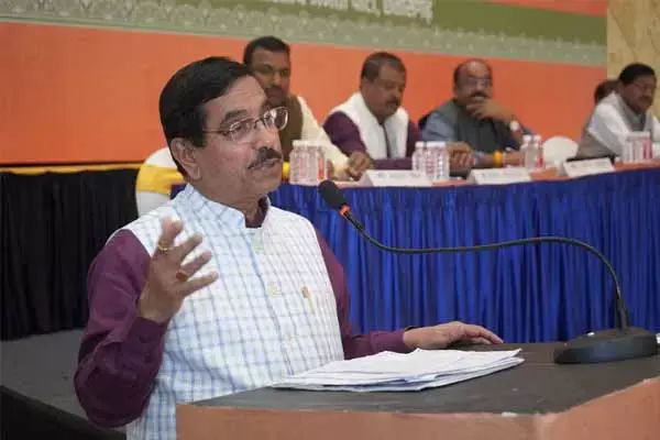 Prahlad Joshi: केंद्रीय मंत्री प्रह्लाद जोशी की रायपुर में पीसी: कहा- केंद्रीय बजट में भारत को विकसित राष्ट्र बनाने की मूल अवधारणा