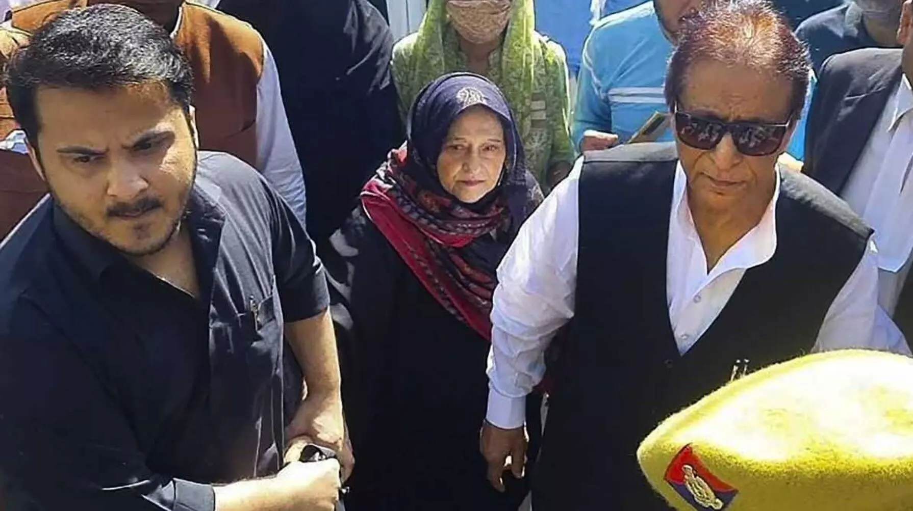 Azam Khan News: बड़ी राहत! आजम खान और बेटे अब्दुल्ला को सुप्रीम कोर्ट से मिली जमानत – जानिए पूरा मामला Azam Khan News: बड़ी राहत! आजम खान और बेटे अब्दुल्ला को सुप्रीम कोर्ट से मिली जमानत – जानिए पूरा मामला