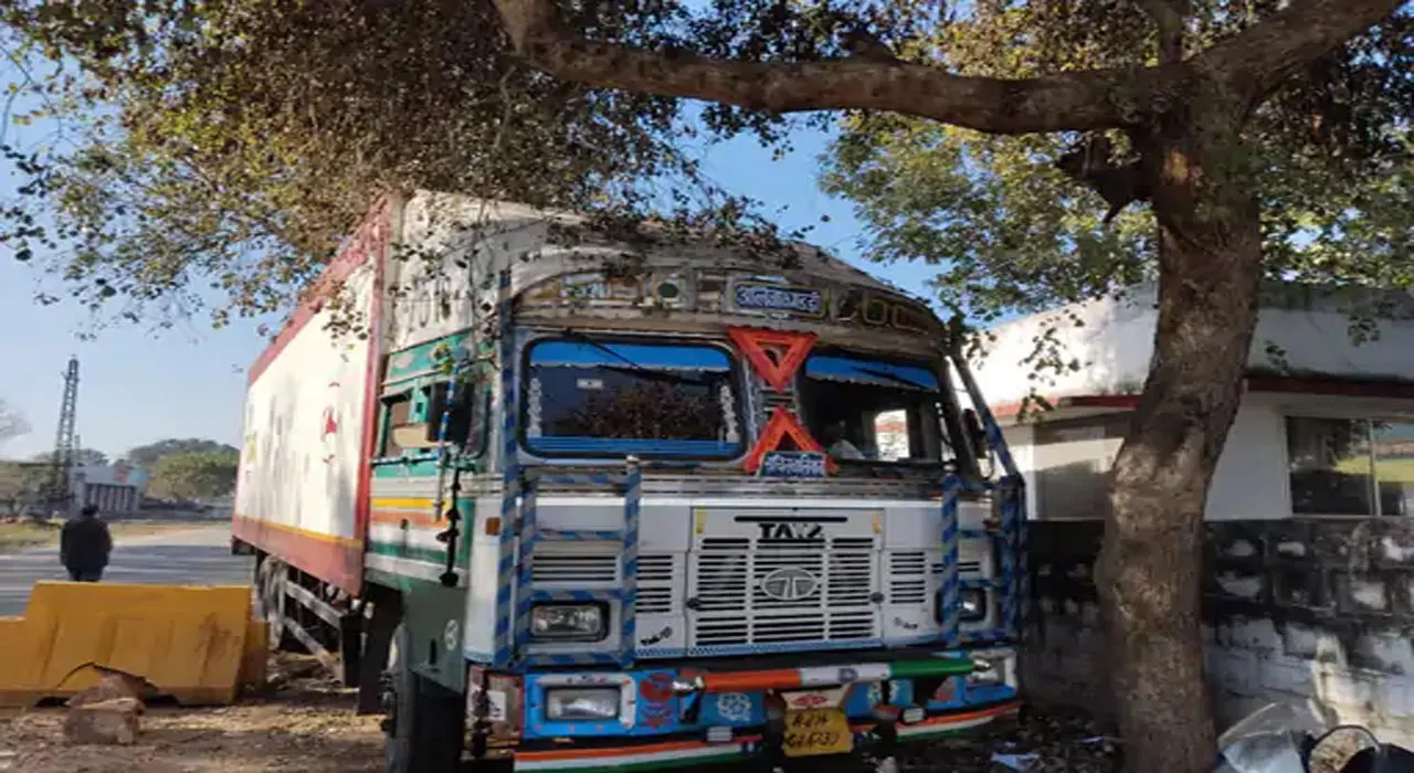 RJ Cow Smugglers Firing: बजरंग दल कार्यकर्ताओं पर गौ तस्करों ने की फायरिंग, आरोपियों की तलाश जारी RJ Cow Smugglers Firing: बजरंग दल कार्यकर्ताओं पर गौ तस्करों ने की फायरिंग, आरोपियों की तलाश जारी