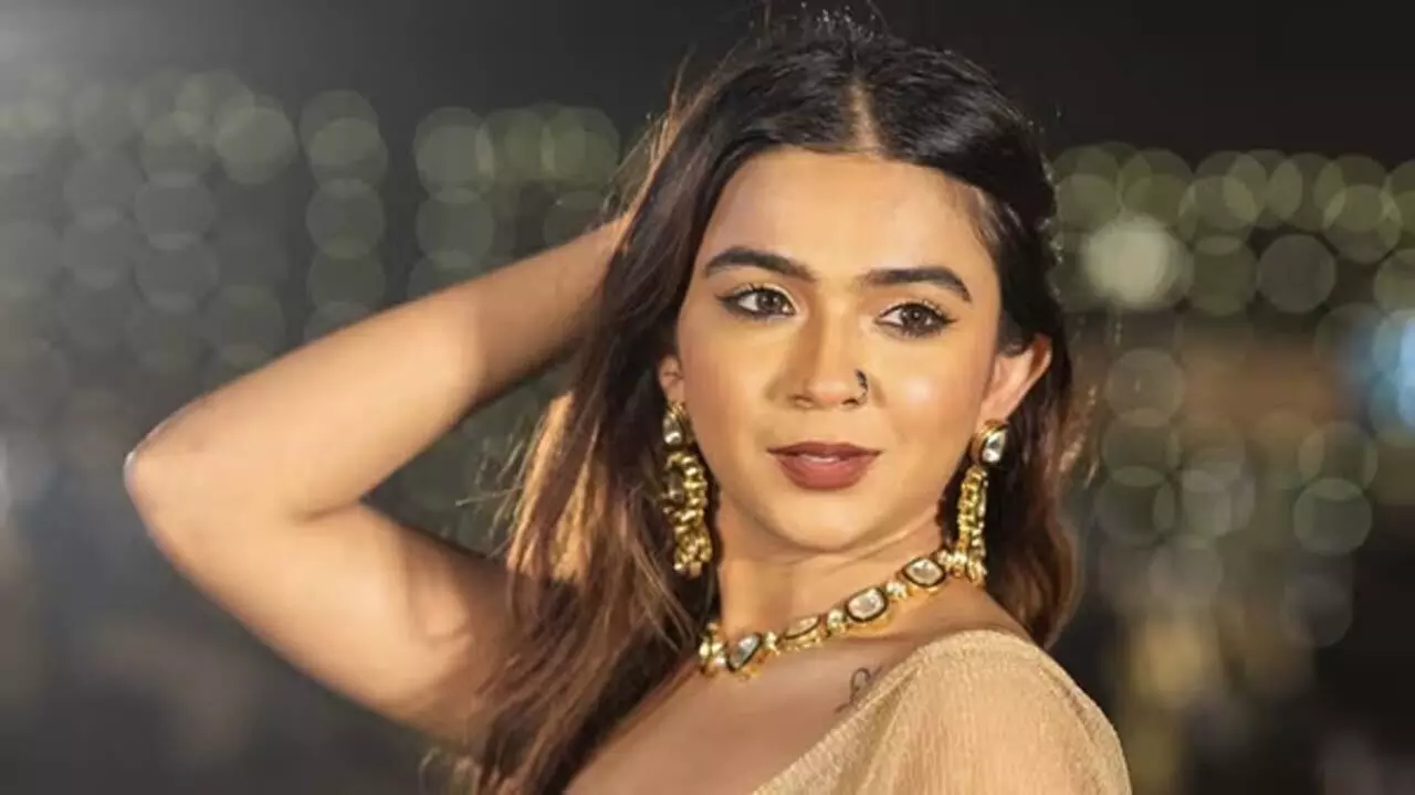Apoorva Makhija Vivadit Bayan: द रेबेल किड राजस्थान टूरिज्म और IIFA से हुई बाहर, करणी सेना ने भी दी चेतावनी Apoorva Makhija Vivadit Bayan: द रेबेल किड राजस्थान टूरिज्म और IIFA से हुई बाहर, करणी सेना ने भी दी चेतावनी