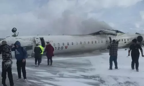 Delta Plane Crash: कनाडा के टोरंटो एयरपोर्ट पर विमान हादसा, डेल्टा एयरलाइंस का विमान पलटा, 18 लोग घायल