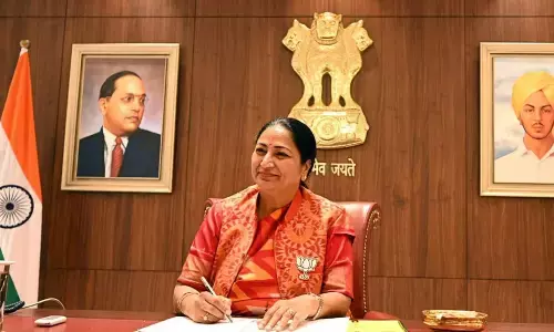 Delhi Cabinet Meeting: पहली कैबिनेट बैठक में कैबिनेट ने लिया बड़ा फैसला, आयुष्मान योजना को मिली मंजूरी, जानें बैठक में क्या हुआ?