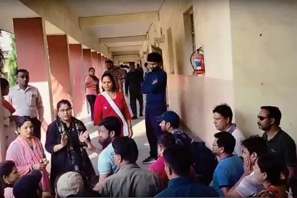 Bilaspur News: सेंट विंसेंट पलोटी स्कूल में धमाका: ब्लास्ट के लिए पटना से आनलाइन मंगाया था सोडियम Bilaspur News: सेंट विंसेंट पलोटी स्कूल में धमाका: ब्लास्ट के लिए पटना से आनलाइन मंगाया था सोडियम