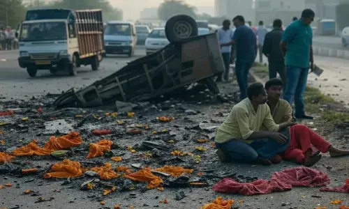 Nashik Road Accident Video: रफ्तार का कहर! नासिक में भीषण सड़क हादसा, कंटेनर ने कई गाड़ियों को रौंदा – देखें दर्दनाक वीडियो!