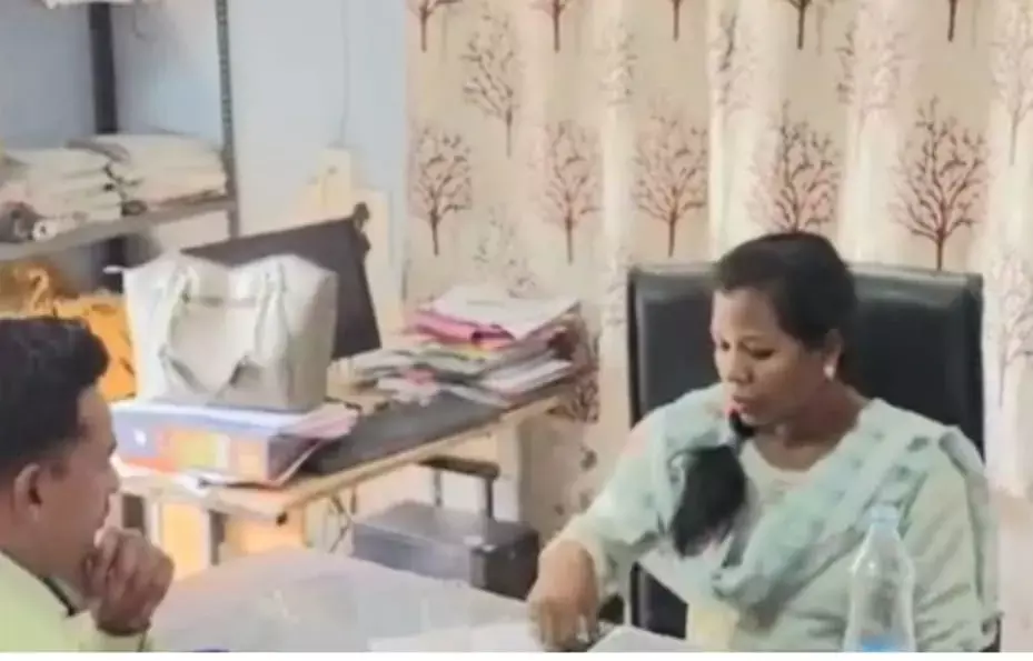 CG ACB Red: महिला इंस्पेक्टर रिश्वत लेते गिरफ्तार, एसीबी की कार्रवाई...