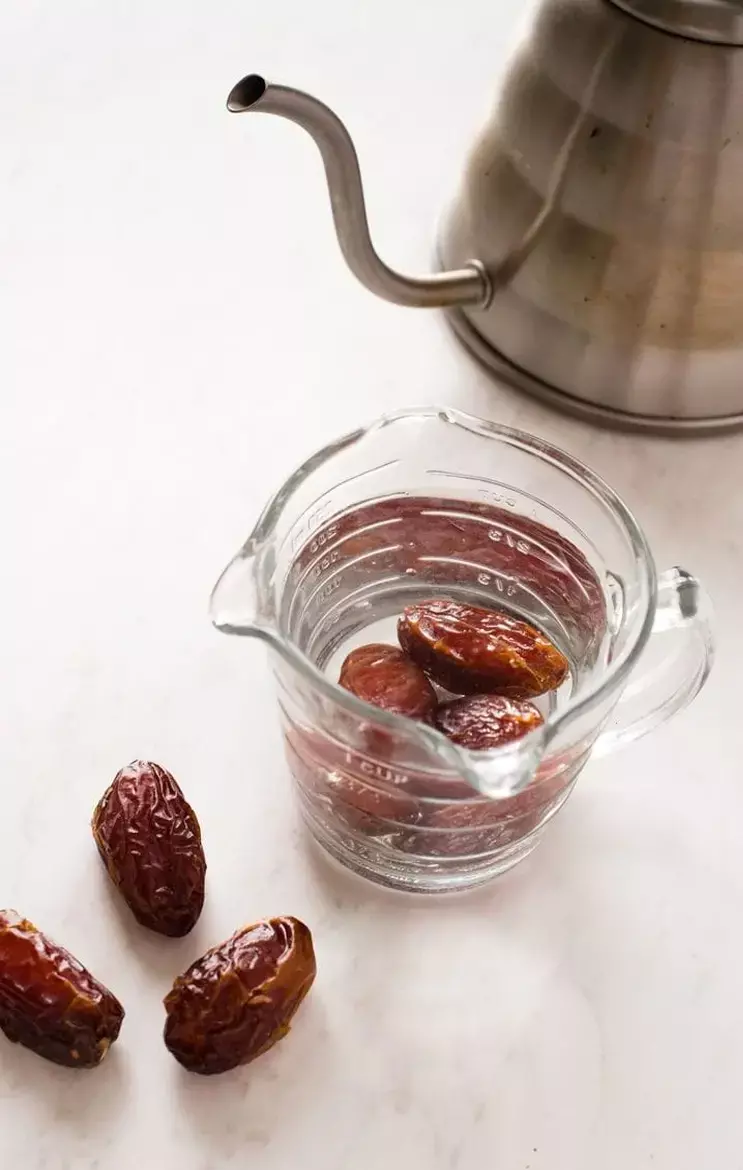 Soak These Nuts And Seeds To Get Their Amazing Benefits: भिगोने पर अमृत समान बन जाते हैं ये ड्राईफ्रूट्स और बीज, जानिये खास फायदे