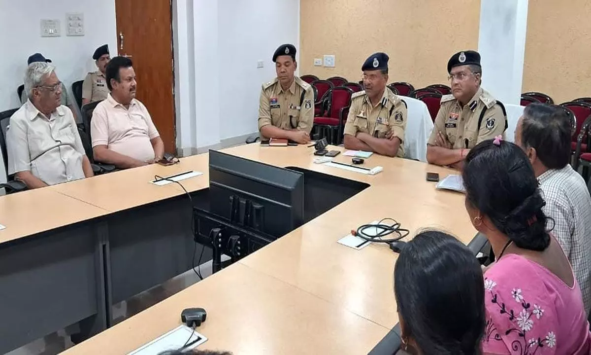 Chhattisgarh News: बोर्ड परीक्षा के दौरान होगी कड़ी सुरक्षा, दो जिलों के एसएसपी ने 1 मार्च को शांति एवं सुरक्षा व्यवस्था पर की विशेष चर्चा...