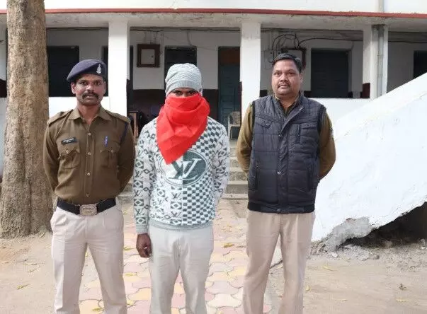 Ambikapur News: पत्नी को बेरहमी से मार डाला, फिर पहचान छुपाने उसके शव को पेट्रोल डालकर जलाया... Ambikapur News: पत्नी को बेरहमी से मार डाला, फिर पहचान छुपाने उसके शव को पेट्रोल डालकर जलाया...