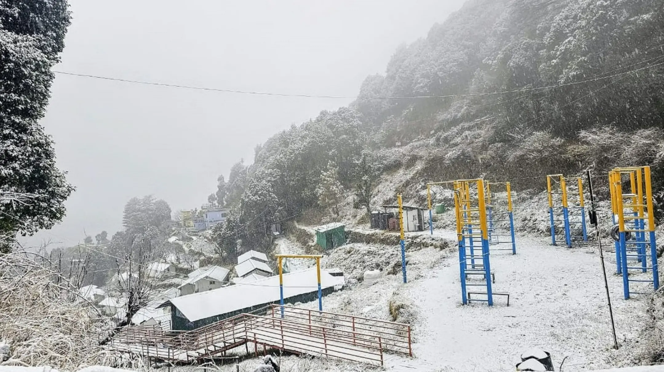 Aaj ka Mausam 04 March 2025: उत्तर भारत में फिर लौटी ठंड! दिल्ली में गिरा तापमान, पहाड़ों पर बर्फबारी जारी, जानें मौसम का हाल Aaj ka Mausam 04 March 2025: उत्तर भारत में फिर लौटी ठंड! दिल्ली में गिरा तापमान, पहाड़ों पर बर्फबारी जारी, जानें मौसम का हाल