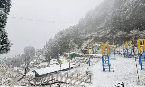 Aaj ka Mausam 04 March 2025: उत्तर भारत में फिर लौटी ठंड! दिल्ली में गिरा तापमान, पहाड़ों पर बर्फबारी जारी, जानें मौसम का हाल