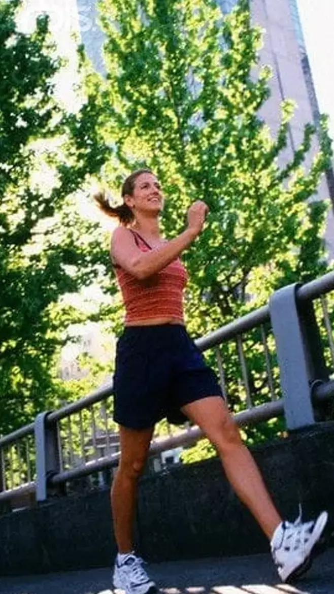 Health Benefits Of Brisk Walking: मोटापा घटाने और मूड बेहतर करने से लेकर कैंसर से बचाव तक, जानिए ब्रिस्क वॉक करने के शानदार फायदे