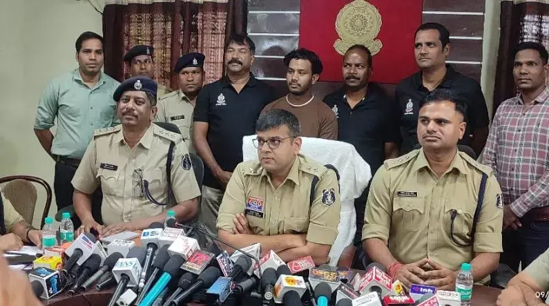 Korba Crime News: फ़िल्म कल्कि की तर्ज पर म*र्डर, बेटे की जगह पिता को उतारा मौत के घाट, दीवार पर लिखा-पांच लोगों को मारूंगा...