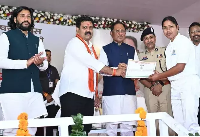 मुख्यमंत्री विष्णुदेव साय ने चयनित SI अभ्यर्थियों को दिया नियुक्ति पत्र, चार नए महिला थानों का उद्घाटन