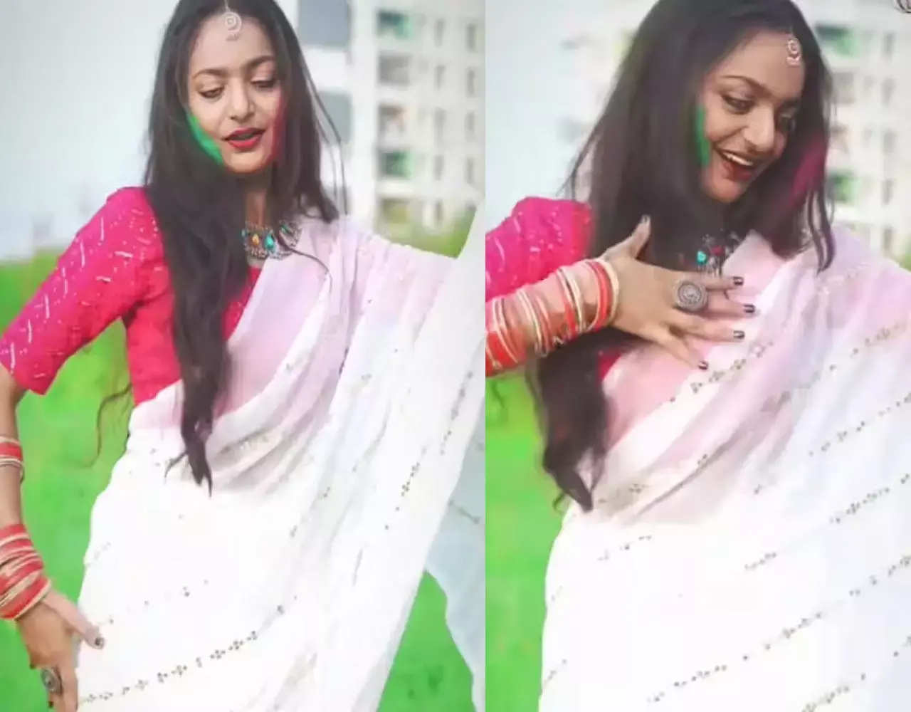 Viral Girl Monalisa: OMG! महाकुंभ की Viral Girl ने लचकाई सफेद साड़ी में ऐसी कमर
