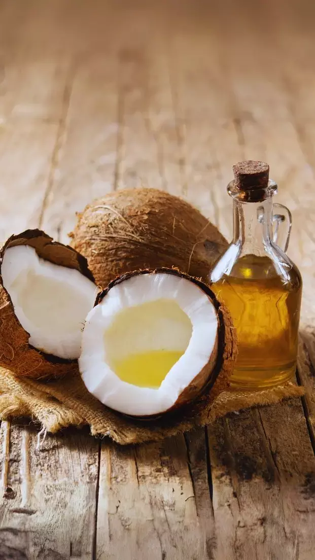 Holi Skin And Hair Care Tips: होली खेलने से पहले कर लें ये काम, नहीं होंगे स्किन और बाल खराब