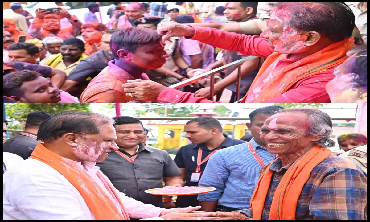 मुख्यमंत्री विष्णुदेव साय ने अपने गृह ग्राम बगिया में ग्रामीणों संग हर्षोल्लास से मनाई होली, सीएम से मिलने उमड़ा जनसैलाब मुख्यमंत्री विष्णुदेव साय ने अपने गृह ग्राम बगिया में ग्रामीणों संग हर्षोल्लास से मनाई होली, सीएम से मिलने उमड़ा जनसैलाब