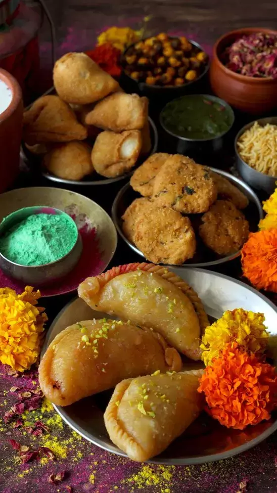 Detox Drinks In Hindi: होली के बाद बॉडी डिटॉक्स करने के लिए पिएं ये ड्रिंक्स