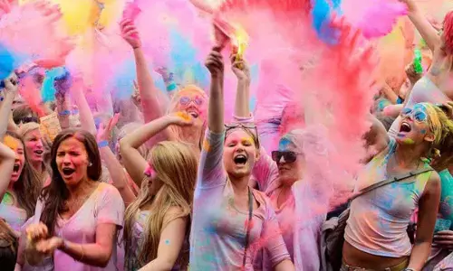 Holi Party In Actress Chhedchhad: होली पार्टी में एक्ट्रेस के साथ जबरदस्ती: नशे में धुत एक्टर ने की शर्मनाक हरकत, पुलिस ने दर्ज किया मामला...