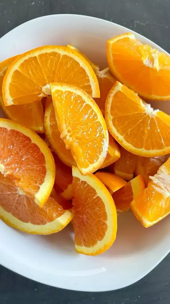 Vitamin C ki Kami ke Lakshan: शरीर में विटामिन C की कमी से नजर आते हैं ये लक्षण