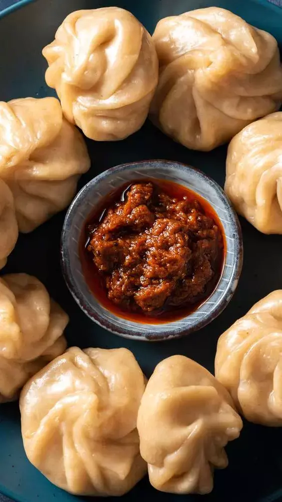 Momos Factory: मोमोज लवर्स हो जाएं सावधान, फैक्ट्री के फ्रिज में मिला कुत्ते का कटा सिर