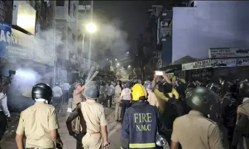 Nagpur Violence Update: नागपुर हिंसा, औरंगजेब की कब्र को लेकर भड़के दंगे में 104 गिरफ्तार, CM फडणवीस ने दंगाइयों की संपत्ति जब्त करने का ऐलान किया!