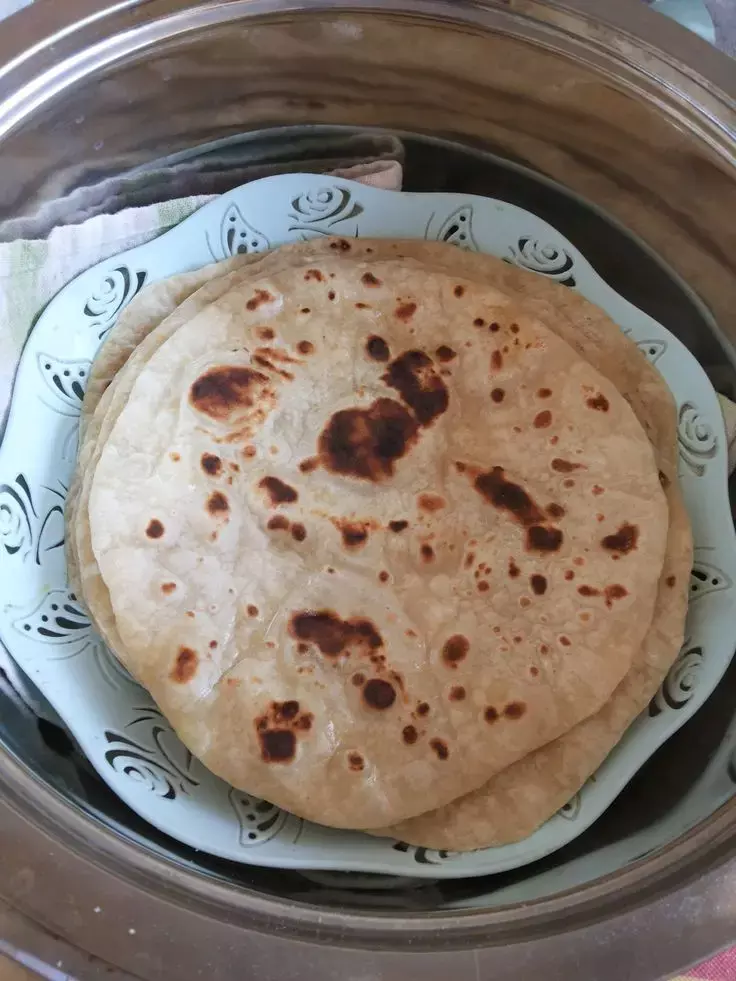 Basi Roti ke Upay: बासी रोटी का ये टोटका कर देगा आपको मालामाल
