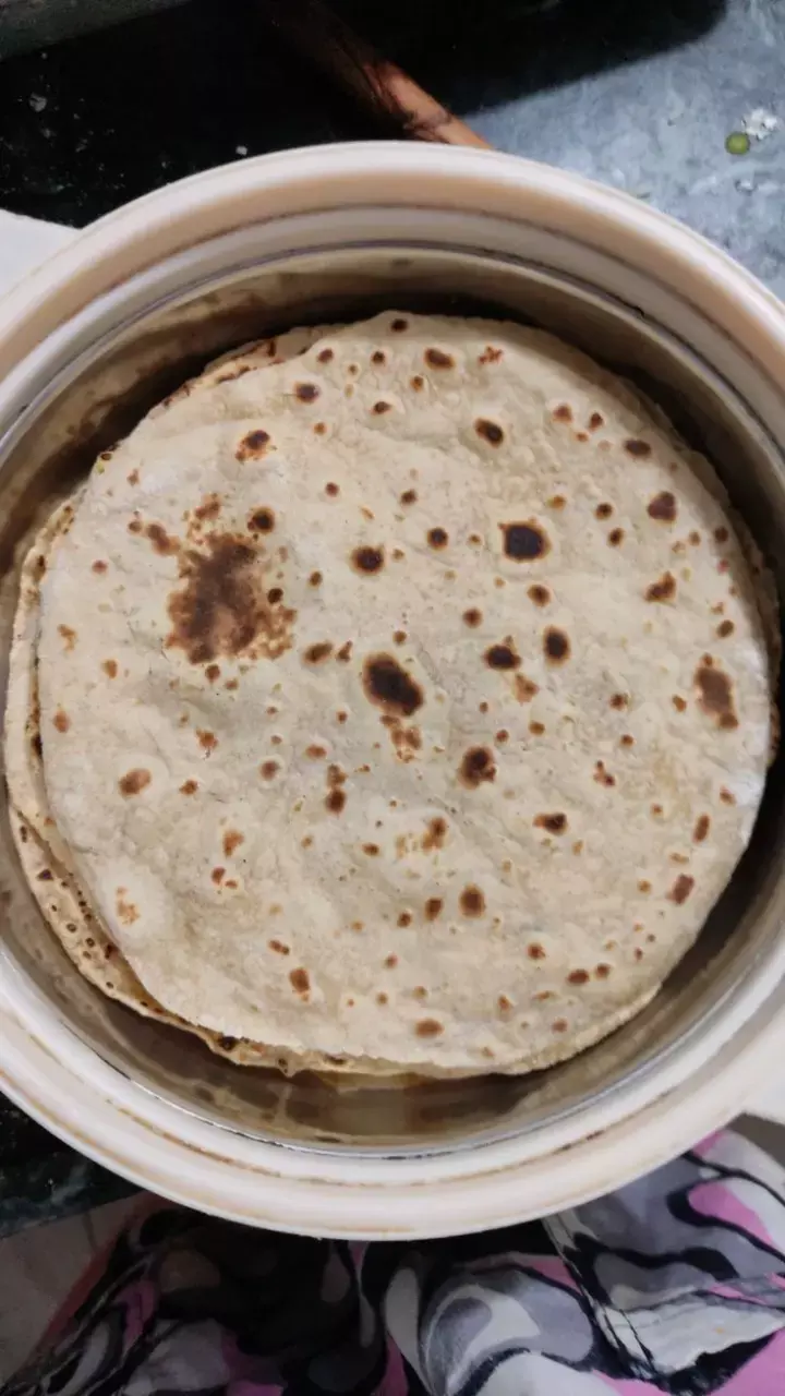Basi Roti ke Upay: बासी रोटी का ये टोटका कर देगा आपको मालामाल