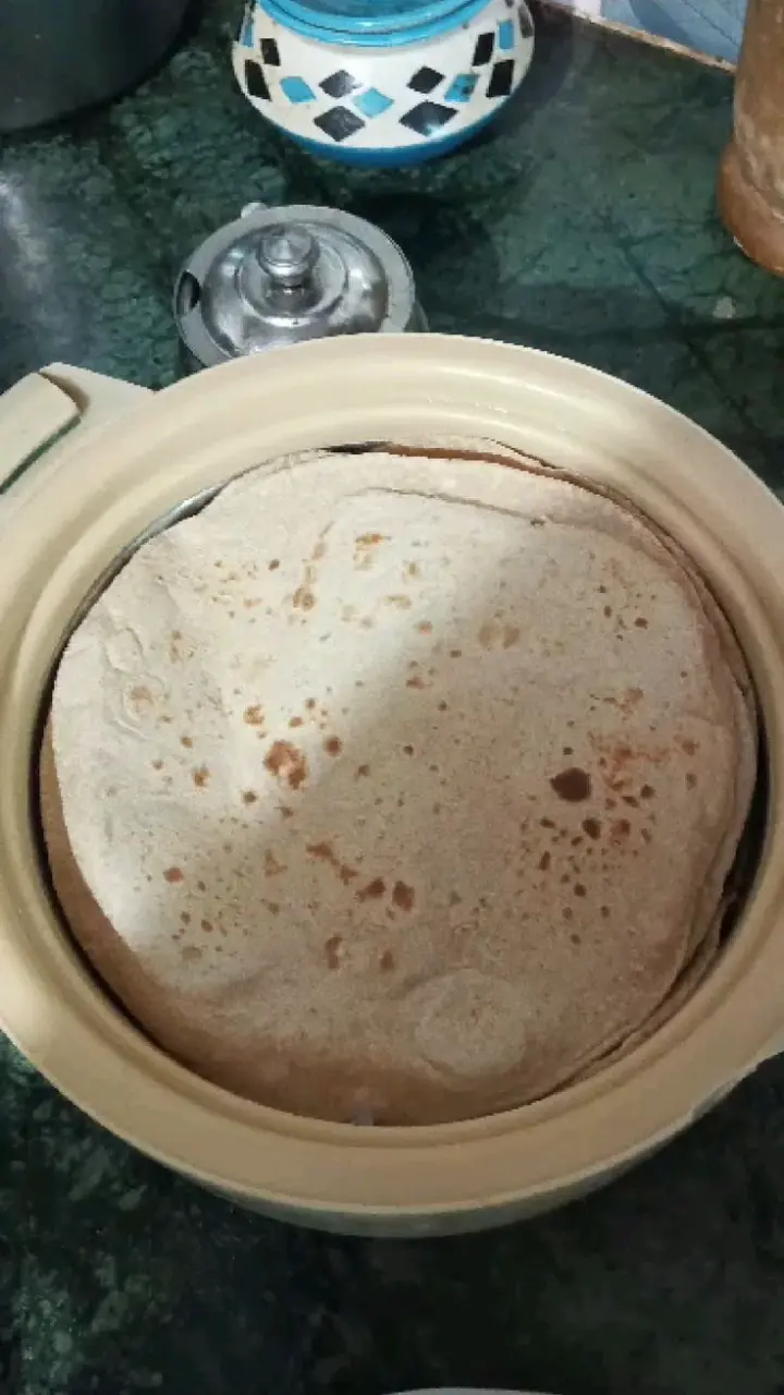 Basi Roti ke Upay: बासी रोटी का ये टोटका कर देगा आपको मालामाल