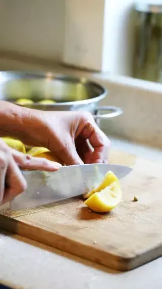 Nimbu Ke Chilke Ke Fayde: नींबू ही नहीं इसके छिलके भी हैं फायदेमंद